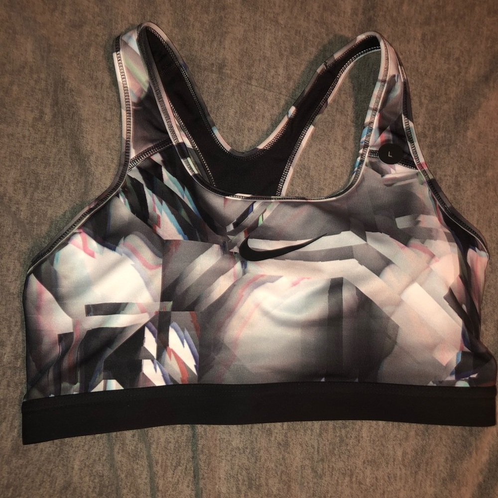 BRAND NEW Nike sports bra